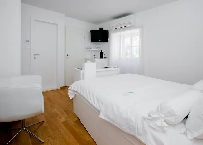 蒂沃特公寓酒店 4*