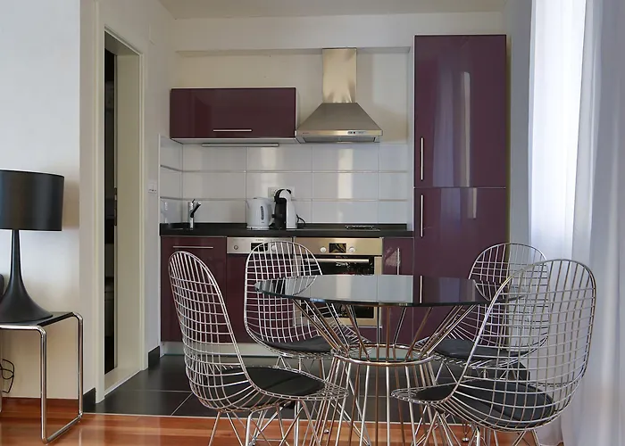 蒂沃特公寓酒店